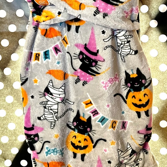 jack o lantern lane Other - Halloween Kitty Cats in Costumes Plush Throw Blanket + Treat Bag Purple Orange